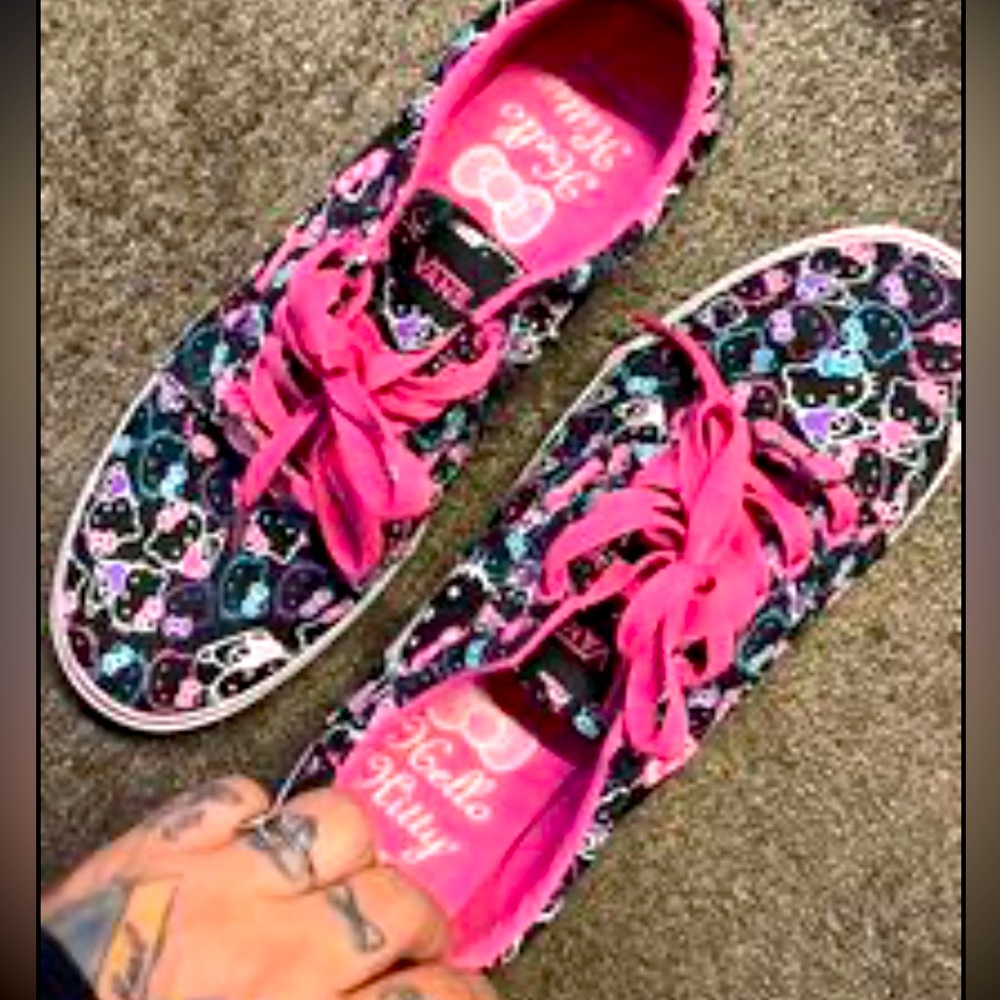Hello kitty VANS women size 9